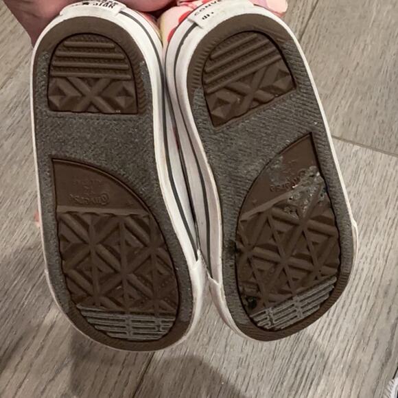 Lot of 2 Converse Heart Pink Gray All Star Converse Velcro Sneakers Size 6 and 7 - Picture 8 of 15